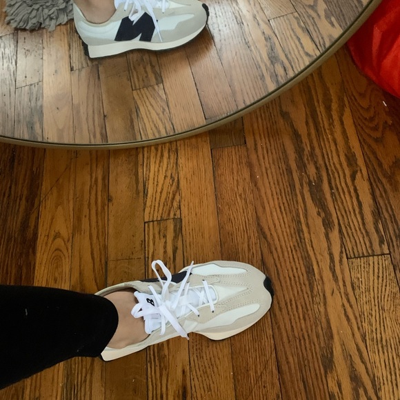 New balance 327 white and black last pair - Picture 7 of 12